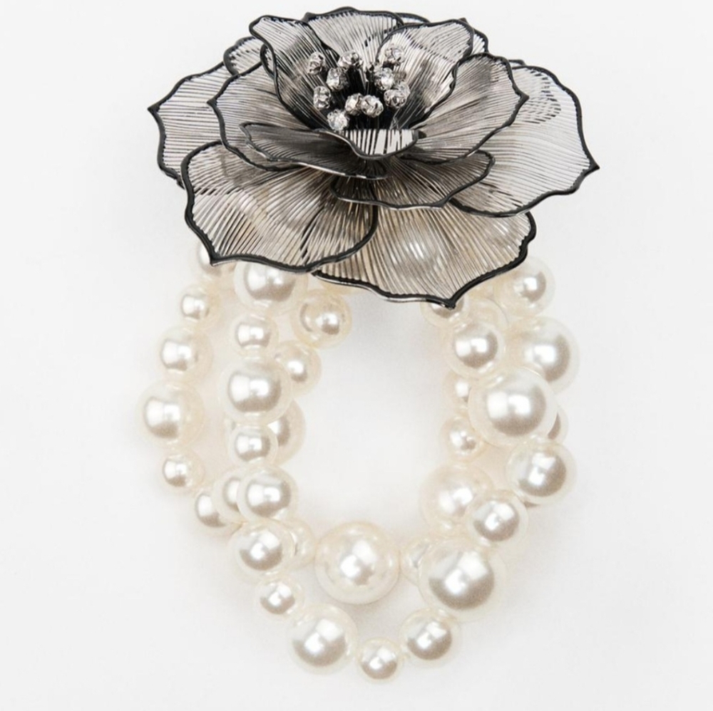 ZARA Shimmery Floral Pearl Bracelet (Silver, One Size) - Picture 2 of 7